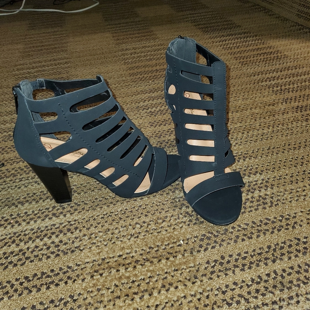 Sandals - Picture 2 of 4